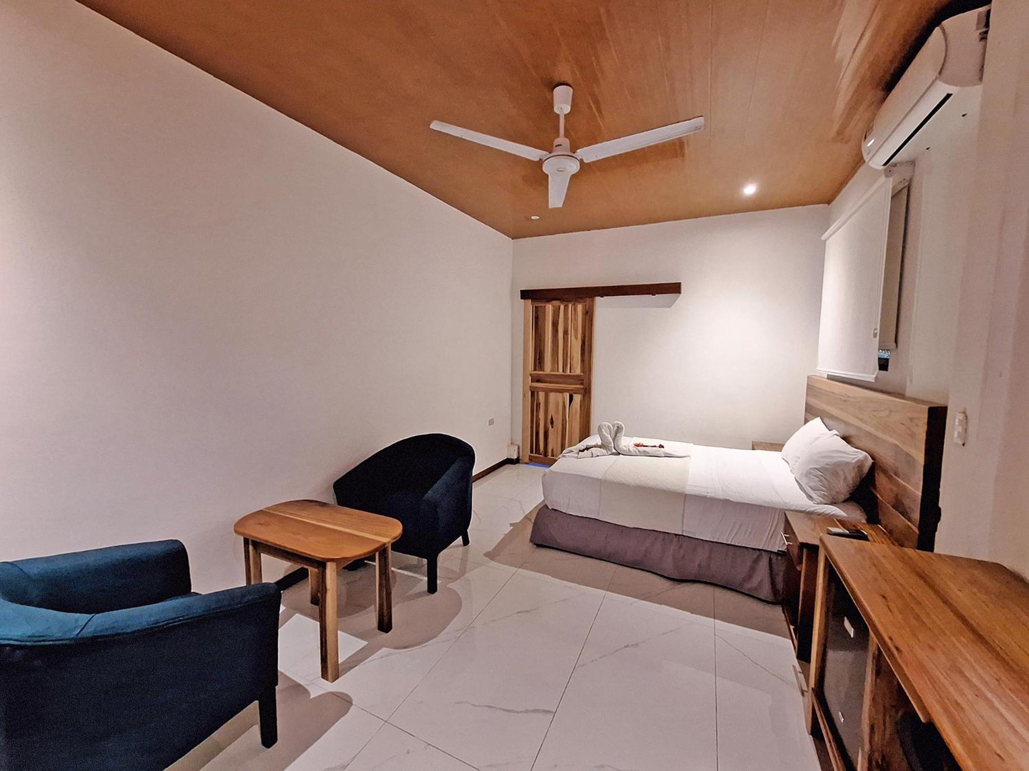 Infiniti Hotel Puerto Viejo de Talamanca Buitenkant foto